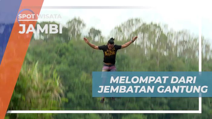 Melompat Seru Dari Jembatan Gantung Setinggi 20 Meter, Jambi