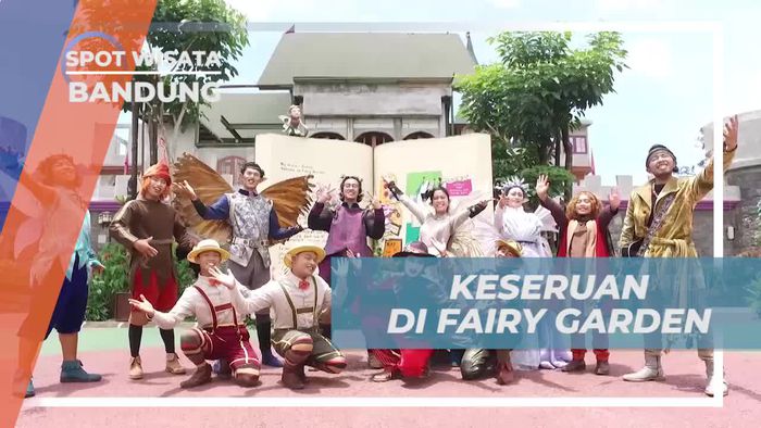 Mencoba Kostum ala Peri di Fairy Garden Bandung