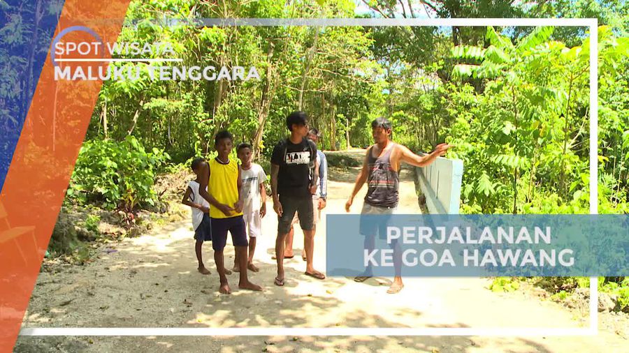 Perjalanan Menuju Goa Hawang, Ditemani Anak-anak Warga Sekitar, Maluku Tenggara 