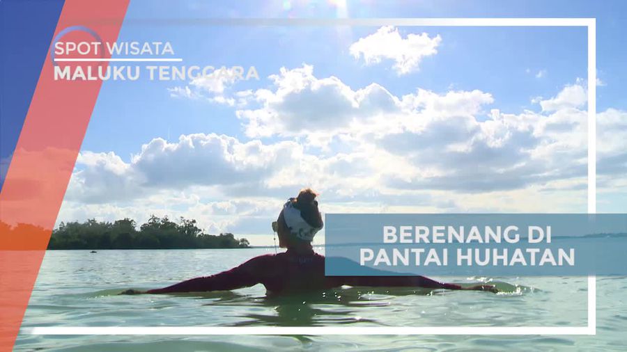 Berenang Merasakan Ombak Tenang Pantai Nuhatan Maluku Tenggara 