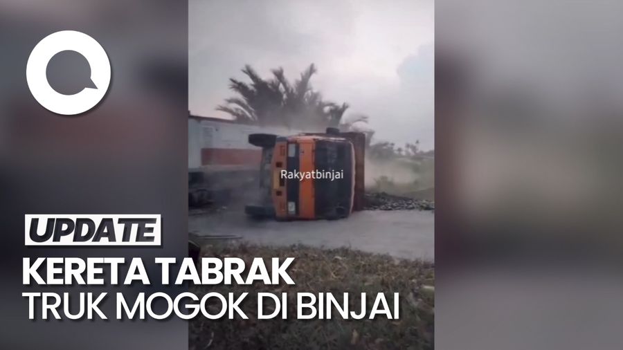 Detik-detik Kereta Tabrak Truk Pasir yang Mogok di Binjai Sumut