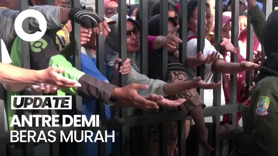 Penampakan Antrean Warga Demi Dapat Beras Murah di Bekasi