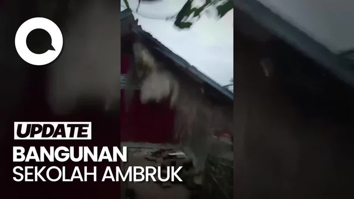 Detik-detik Bangunan SD Ambruk Akibat Tanah Bergerak di Bandung Barat
