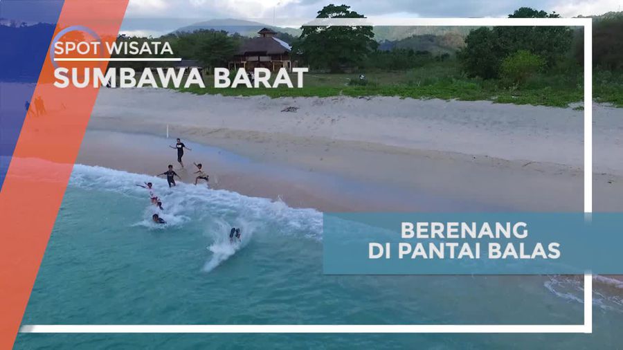 Berenang Asik Menikmati Ombak Tenang Pantai Balas Sumbawa Barat