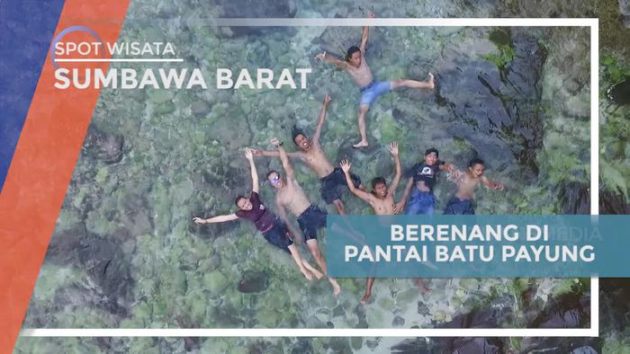 Berenang di Ombak Tenang Pantai Batu Payung Sumbawa Barat 