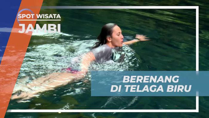 Melompat ke Telaga Biru, Berenang Asik Menikmati Kesegaran Airnya, Jambi