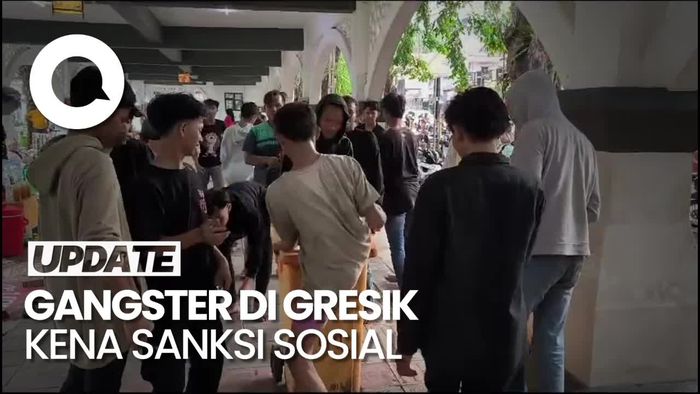 Video Belasan Anggota Gangster di Gresik Dihukum Bersihkan Alun-alun