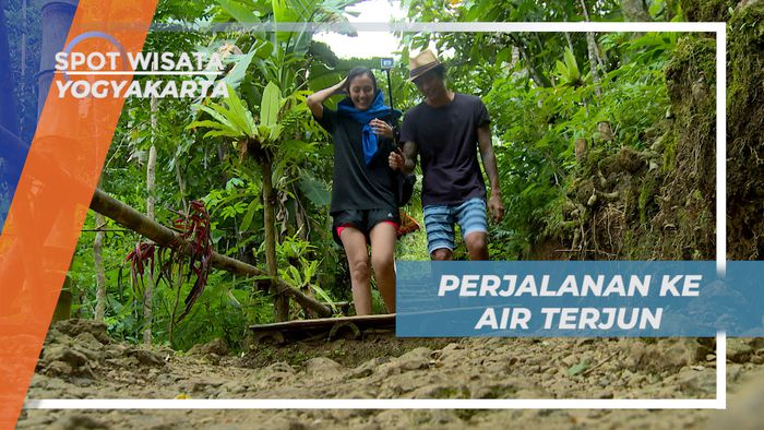 Menyusuri Jalan di Antara Rimbunnya Pepohonan Menuju Air Terjun Kembang Soka, Yogyakarta