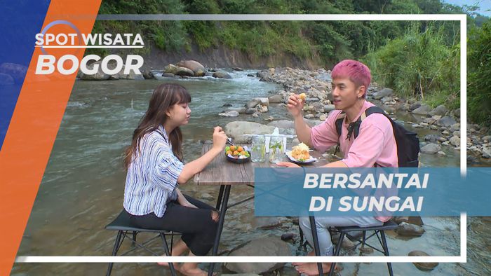Menikmati Liburan, Bersantai Sambil Menyantap Lezatnya Camilan di Tepi Sungai, Bogor