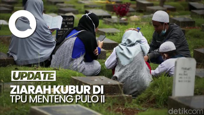 Peziarah Ramai Kunjungi TPU Menteng Pulo II Jakarta Jelang Ramadan