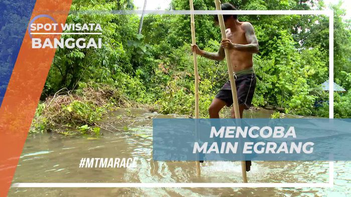 Mencoba Bermain Egrang di Puncak Air Terjun Leling Banggai 