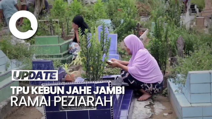 Peziarah Ramai Datangi TPU Kebun Jahe Jambi Jelang Ramadan