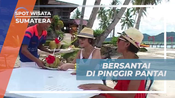 Bersantai Menikmati Kesegaran Kelapa Muda, Sukai Island Sumatera Barat