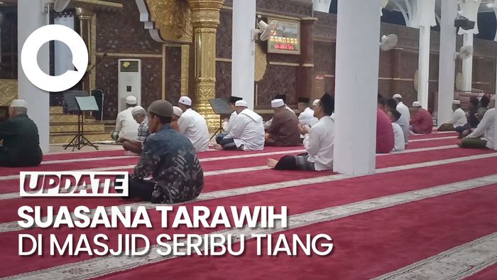 Menyambut Tarawih Pertama di Masjid Seribu Tiang Jambi