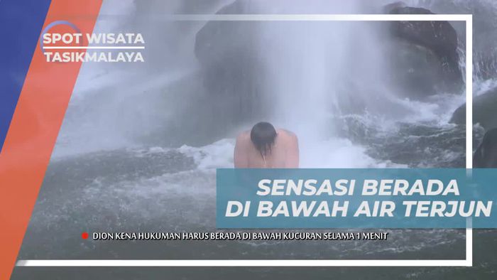 Merasakan Sensasi Berada di Bawah Air Terjun Ciparay Tasikmalaya
