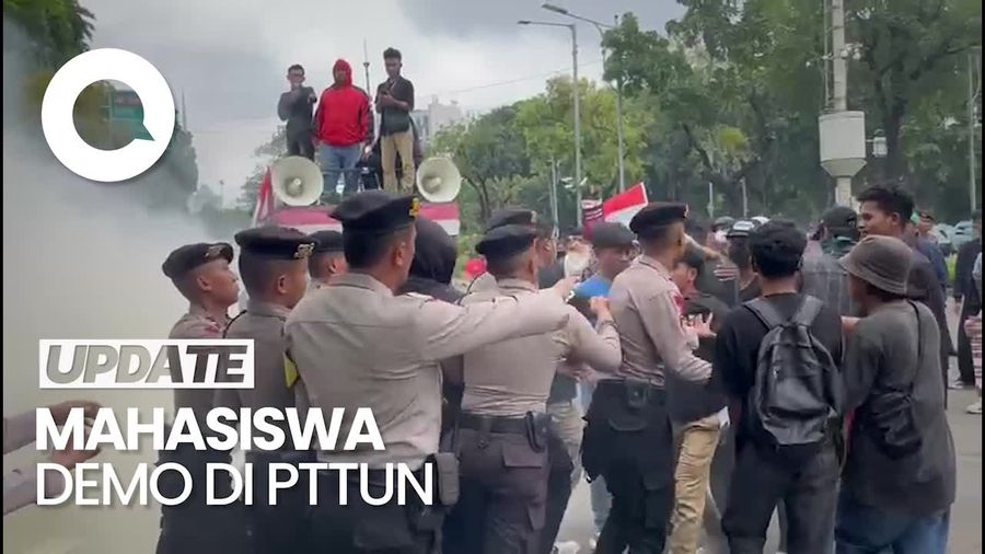 Massa Gelar Demo di Depan Mahkamah Agung Tuntut Hakim Tak Diintervensi