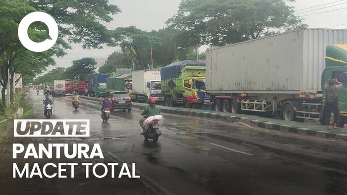 Cerita Sopir Truk Terjebak di Jalur Pantura Demak 12 Jam Imbas Banjir Semarang