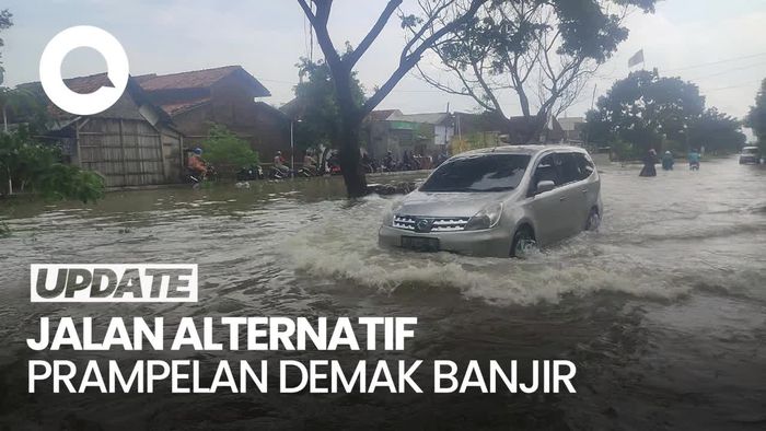 Jalan Alternatif Prampelan Demak Banjir, Sejumlah Kendaraan Mogok