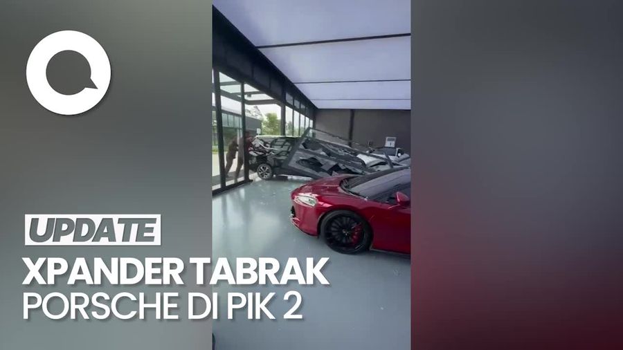 Video Porsche Ringsek Ditabrak Xpander di Showroom PIK 2 