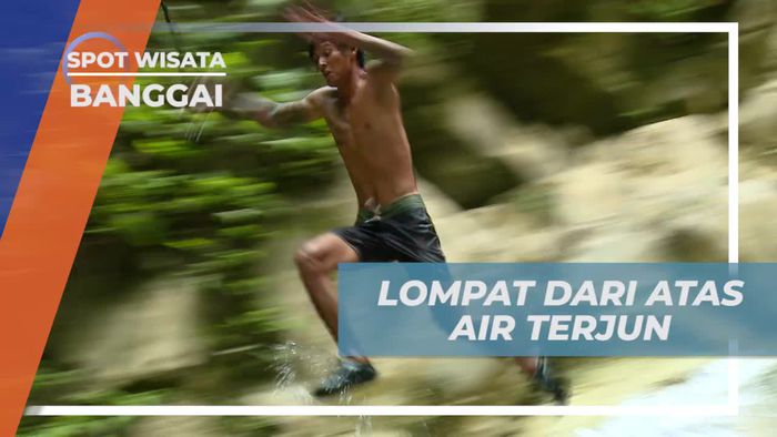 Melompat Seru Dari Atas Air Terjun Lalengan Banggai