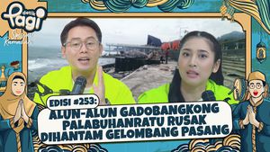 Alun-alun Gadobangkong Palabuhanratu Rusak Dihantam Gelombang Pasang