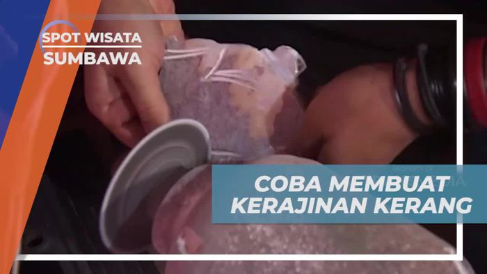 Mencoba Membuat Kerajinan Berbahan Dasar Kerang di Sumbawa