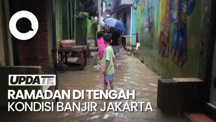 Cerita Warga Kampung Melayu Jalani Ramadan di Tengah Kondisi Banjir