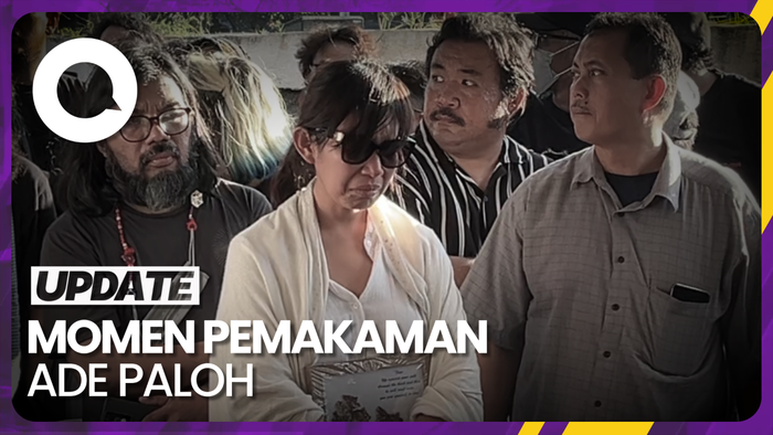 Isak Tangis Iringi Prosesi Pemakaman Ade Paloh Sore