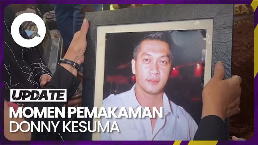 Suasana Haru Selimuti Pemakaman Donny Kesuma 