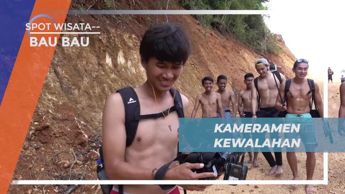 Melewati Lintasan Berbatu Tanpa Alas Kaki Menuju Air Terjun, Bau Bau