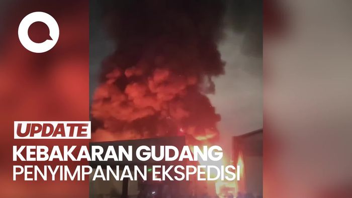 Gudang Ekspedisi di Cengkareng Terbakar, Api Membubung Tinggi