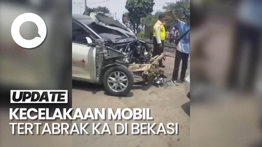 Mobil Tertabrak KA Jarak Jauh di Bekasi Timur, Mesinnya Sampai Copot