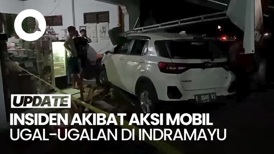 Ugal-ugalan, Toyota Raize Tabrak Motor hingga Toko di Indramayu