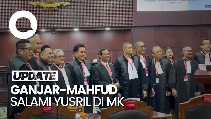Ganjar-Mahfud Salami dan Foto Bareng Tim Hukum Paslon 02