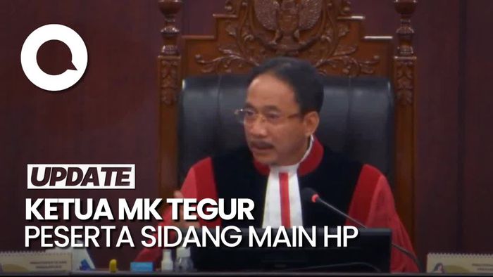 Momen Ketua MK Tegur Peserta Sidang Sengketa Pilpres yang Main HP