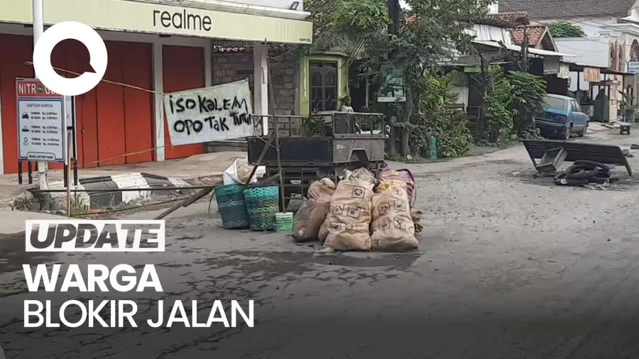 Warga Blokir Jalan di Pati Gegara Jalan Rusak dan Berdebu