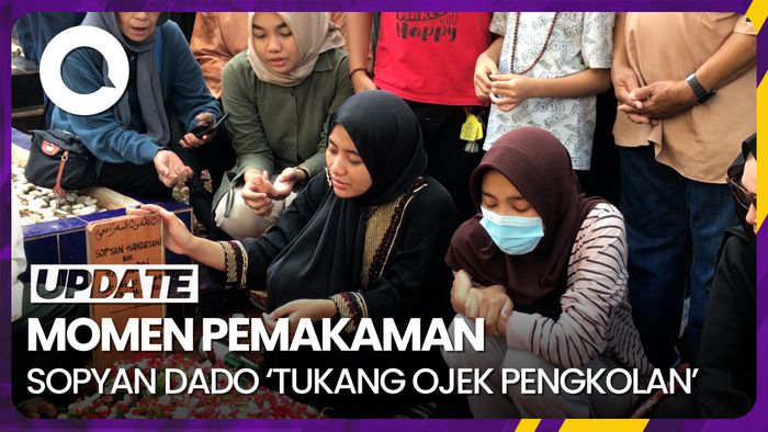 Tangis Keluarga dan Pemain TOP Iringi Prosesi Pemakaman Sopyan Dado