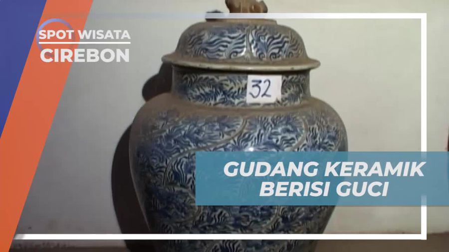 Melihat Guci Berumur Ratusan Tahun di Gudang Keramik Cirebon