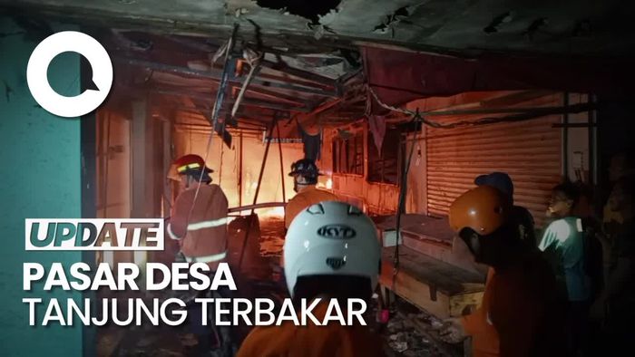 Penampakan Kebakaran Pasar Cipunagara, 150 Kios Hangus