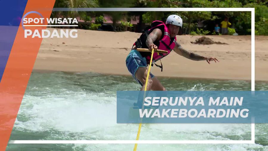 Menjaga Keseimbangan Bermain Wakeboarding di Pantai Bungus Padang 