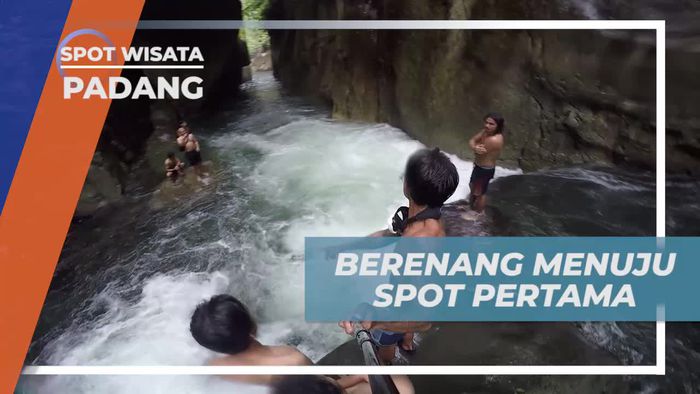 Berenang Seru di Air Terjun Ngungun Saok Padang 