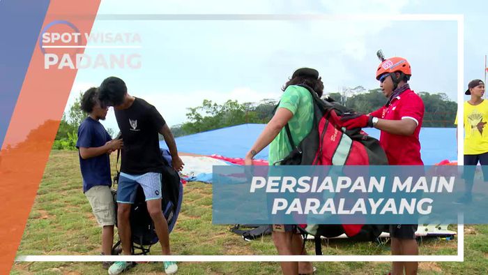Memakai Alat Keselamatan, Persiapan Bermain Paralayang di Padang