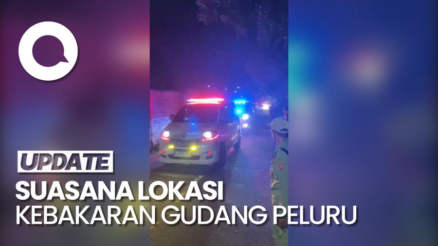 Ambulans Mulai Berdatangan ke TKP Kebakaran Gudang Peluru