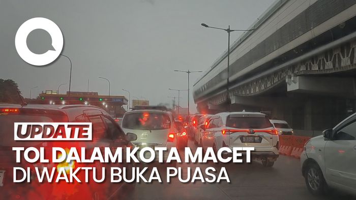 Masuk Jam Buka Puasa, Lalin Tol Dalam Kota Arah Semanggi Macet