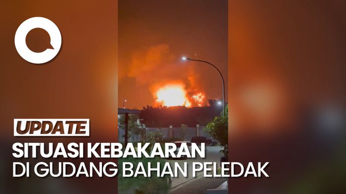 Penampakan Kebakaran Gudang Bahan Peledak di Perbatasan Bogor-Bekasi