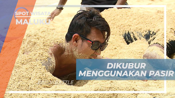 Seru-seruan Habiskan Waktu Bermain Pasir Pantai di Pulau Buru, Maluku