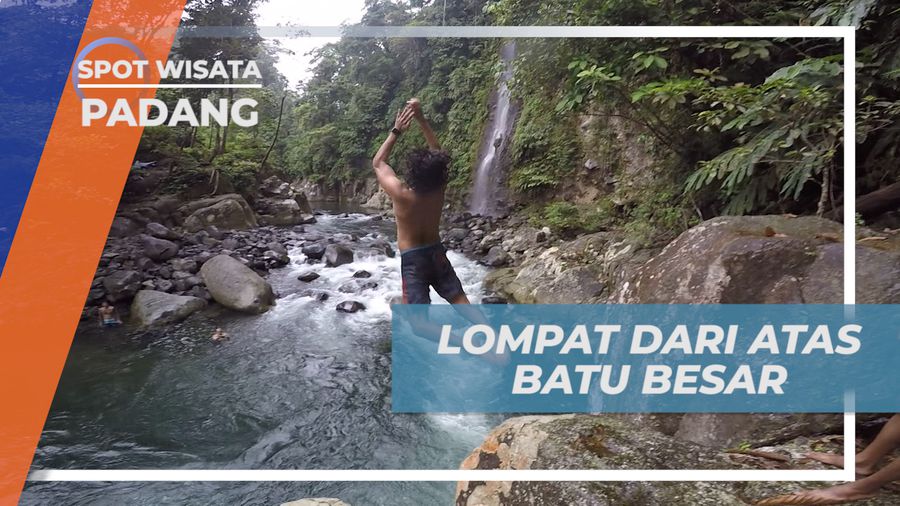 Pacu Adrenalin Melompat Seru dari Atas Batu Besar di Ngungun Saok, Padang