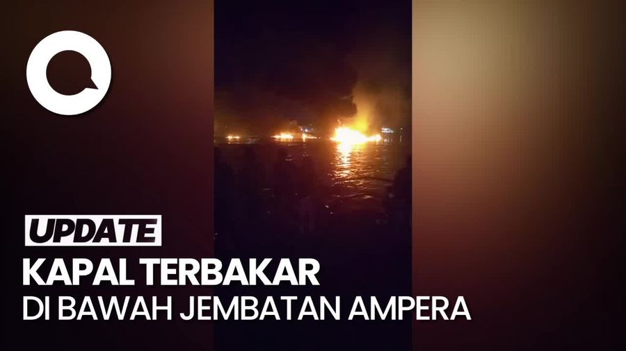 Kapal Terbakar Hebat di Sungai Musi, Api Berkobar di Bawah Jembatan Ampera
