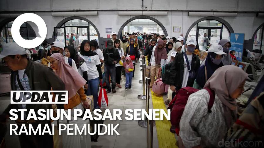 Suasana Stasiun Pasar Senen Malam Ini