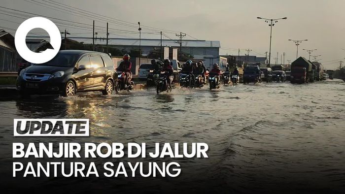 Penampakan Banjir Rob Menggenangi Jalur Pantura Demak